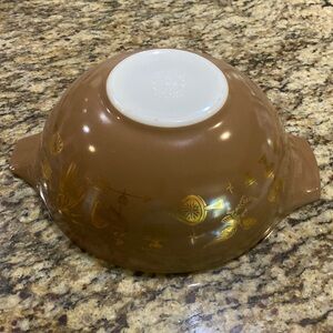 Early American vintage Pyrex 4 quart bowl